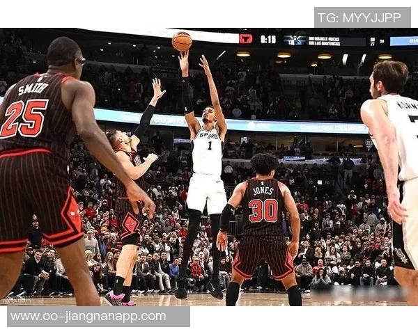 文班亚马亲自揭晓身高秘密光脚状态下竟达七尺四寸